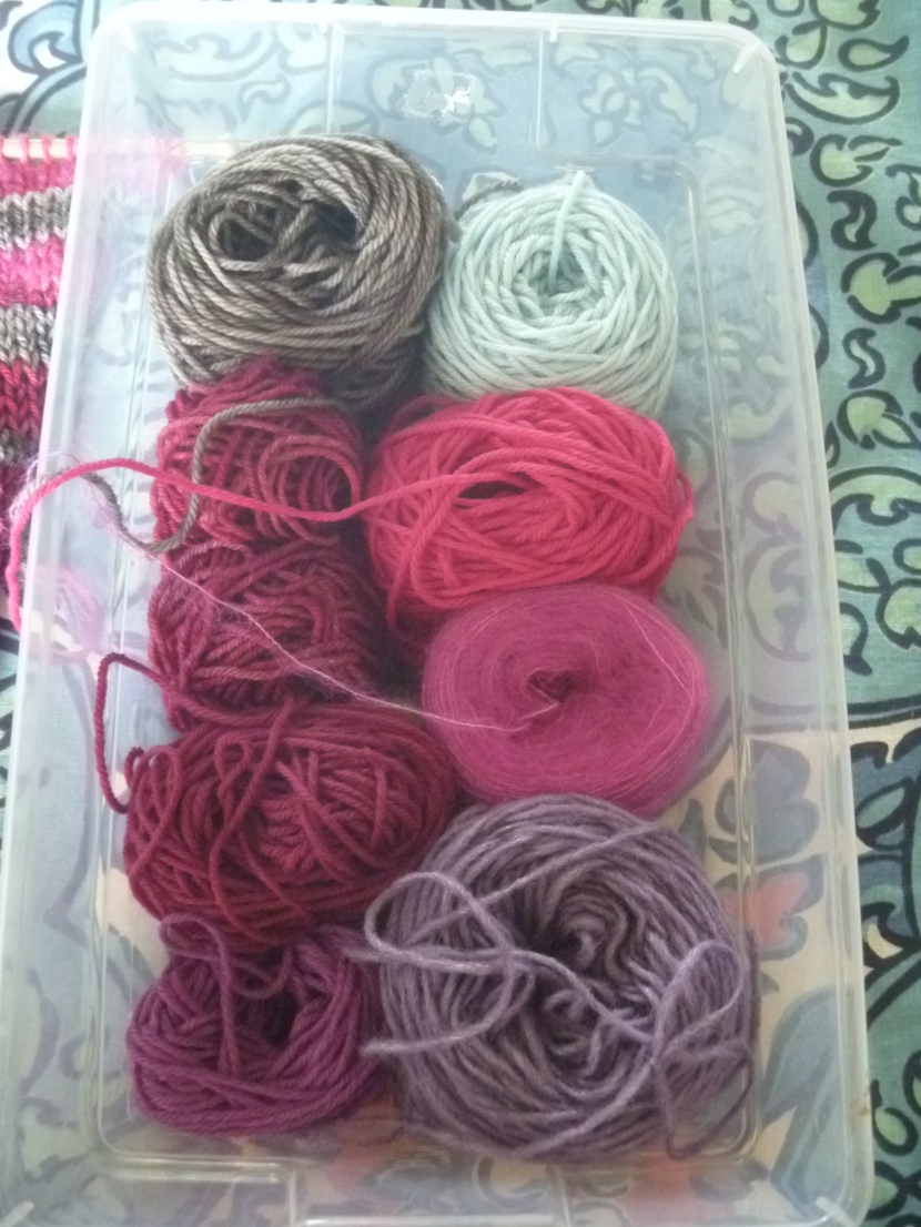 yarn bits while knitting